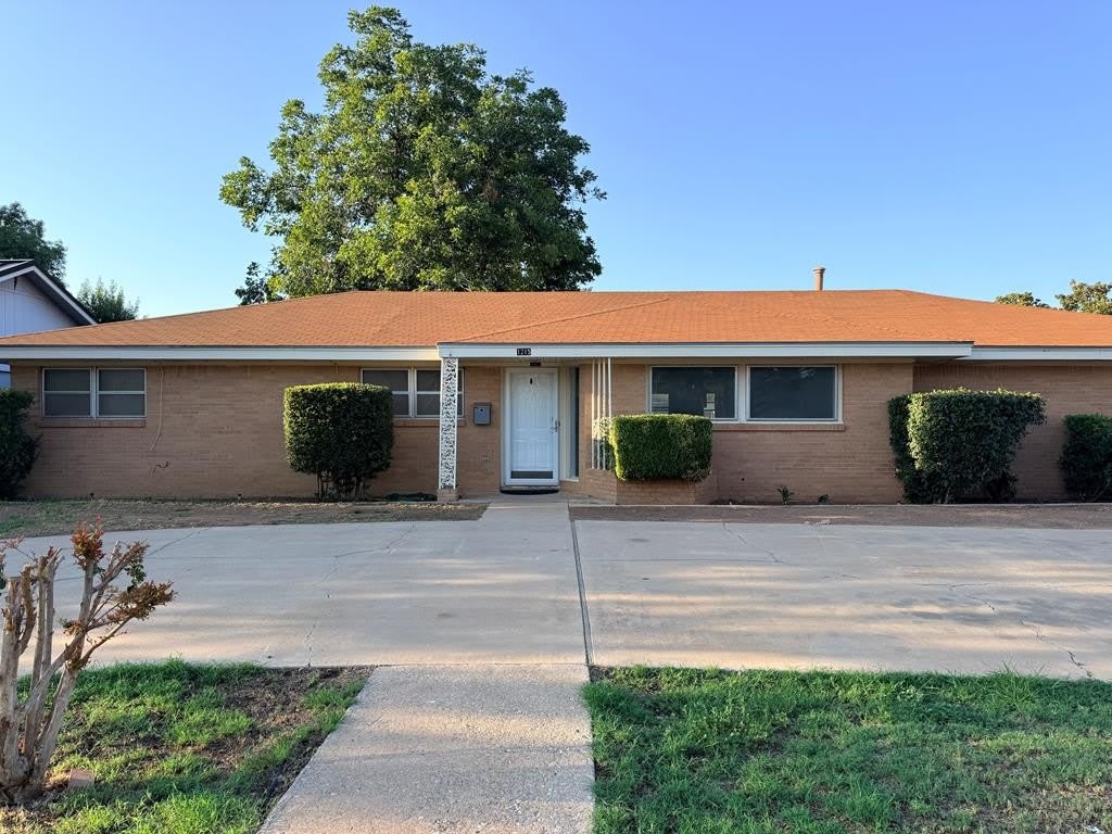 1215 Neely Ave – photo 1 of 37