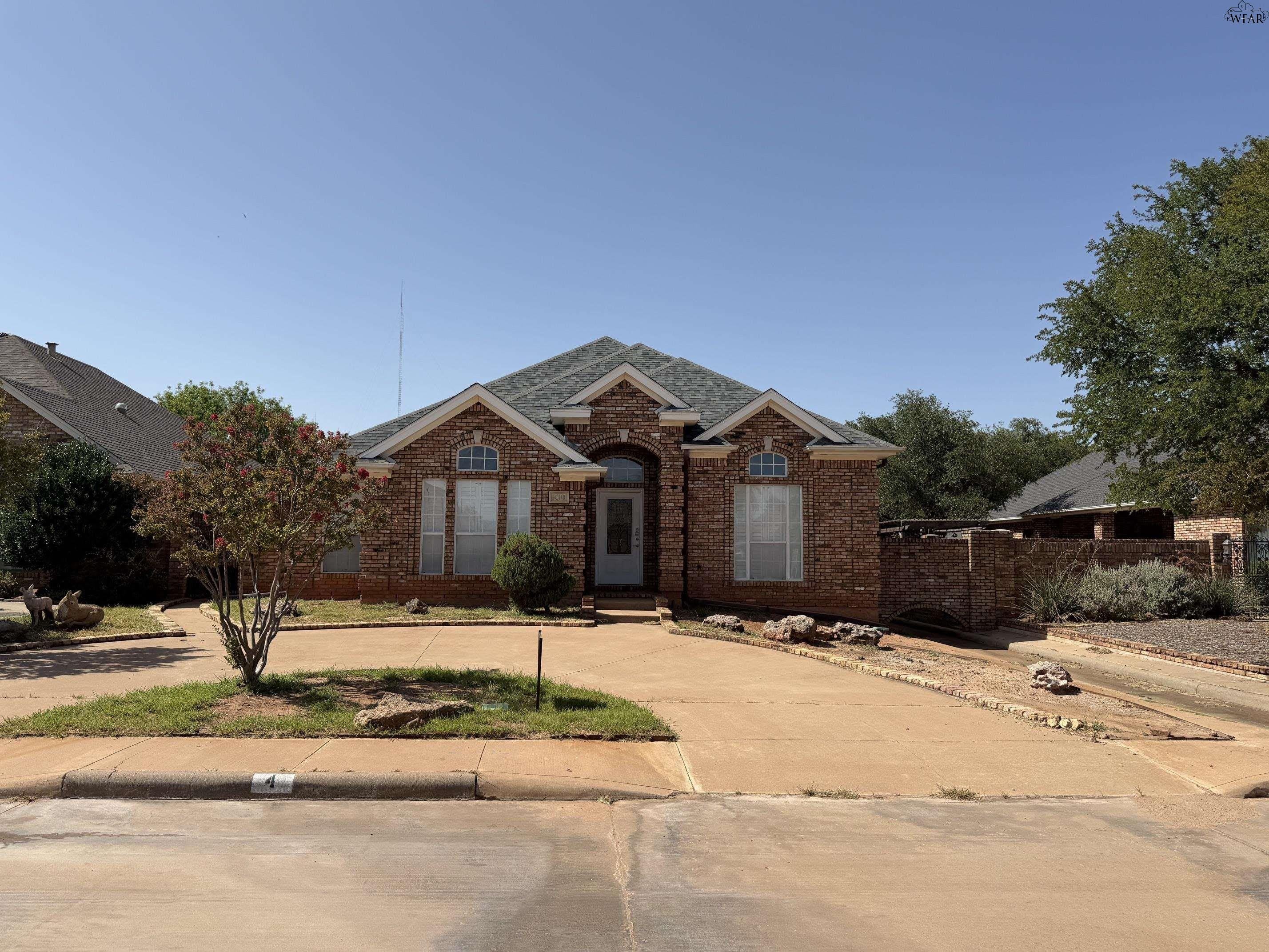 4 WARWICK COURT – photo 1