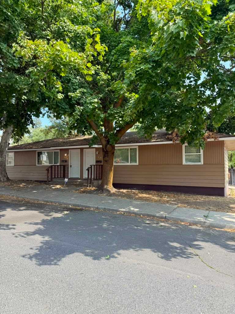 3216 North Maple Street – photo 1