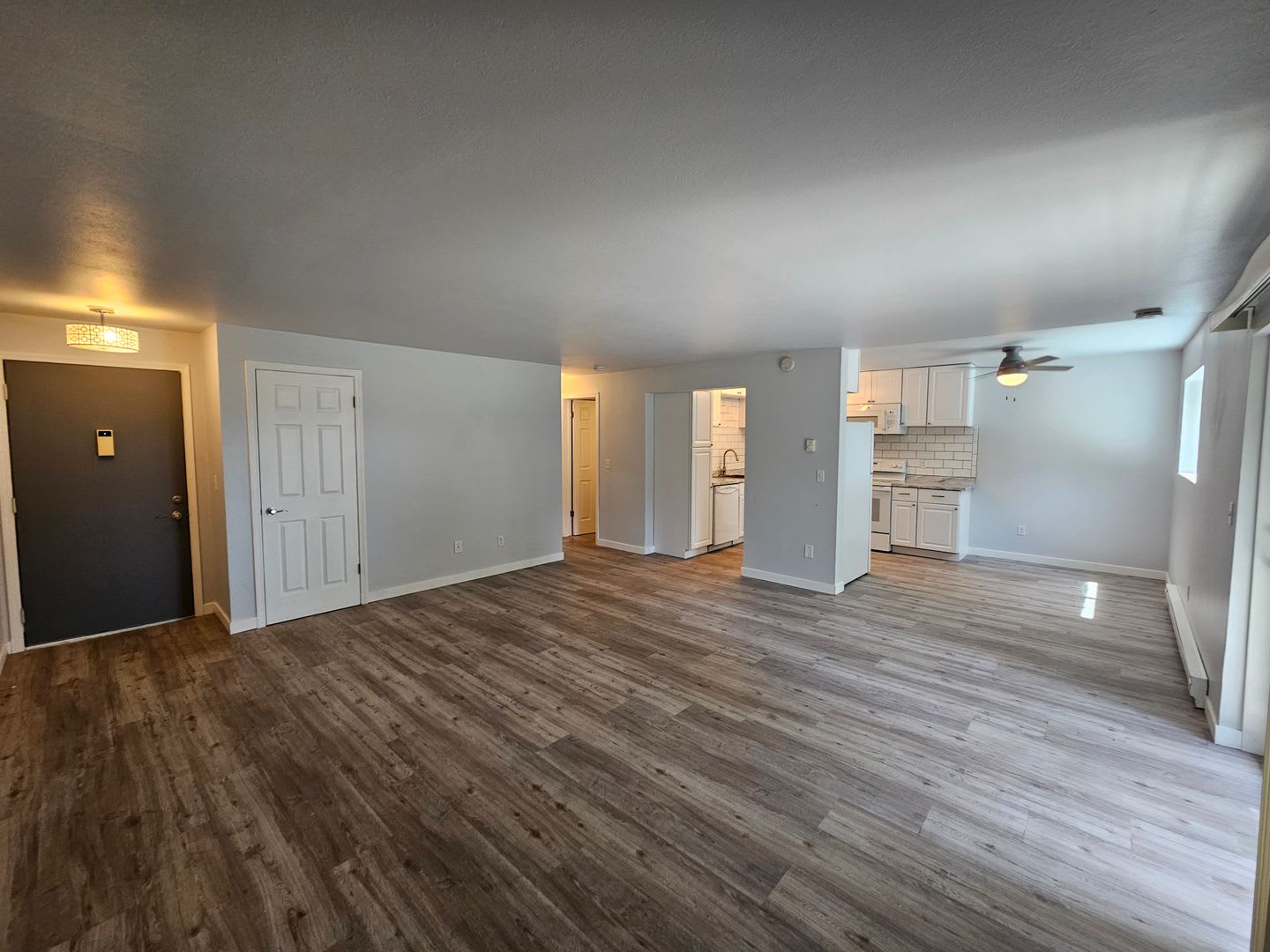 Beautifully Remodeled Condo in the Valley – photo 1