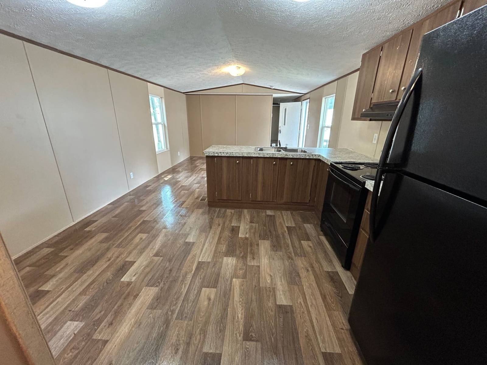 1048 Victoria St. – photo 1 of 10