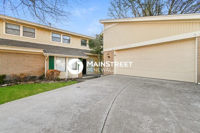 6204 Lansbrook Court – photo 1