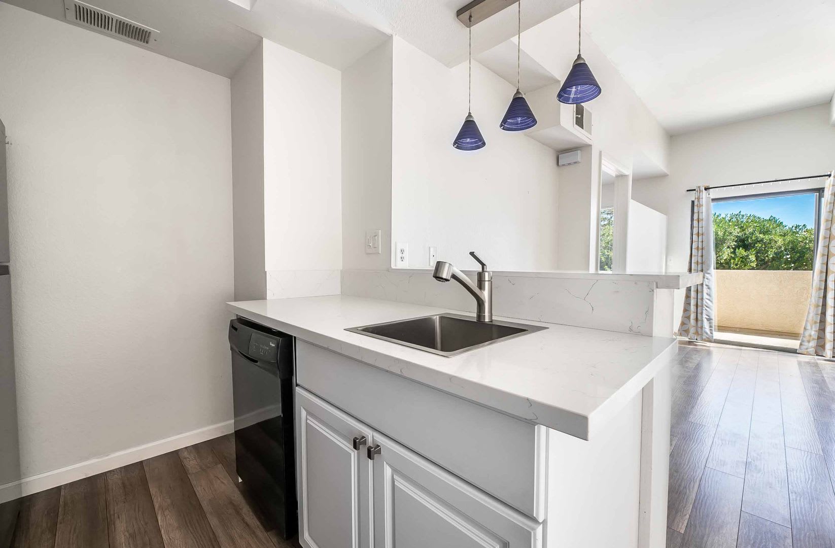 Central Las Vegas Condo Near Chinatown & The Strip – photo 1