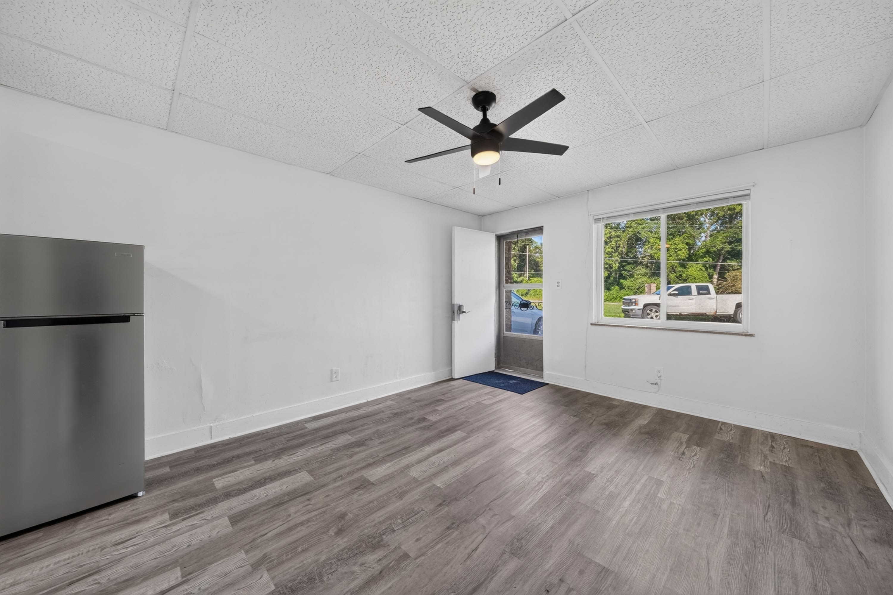 16001 Dixie Highway – photo 1 of 11