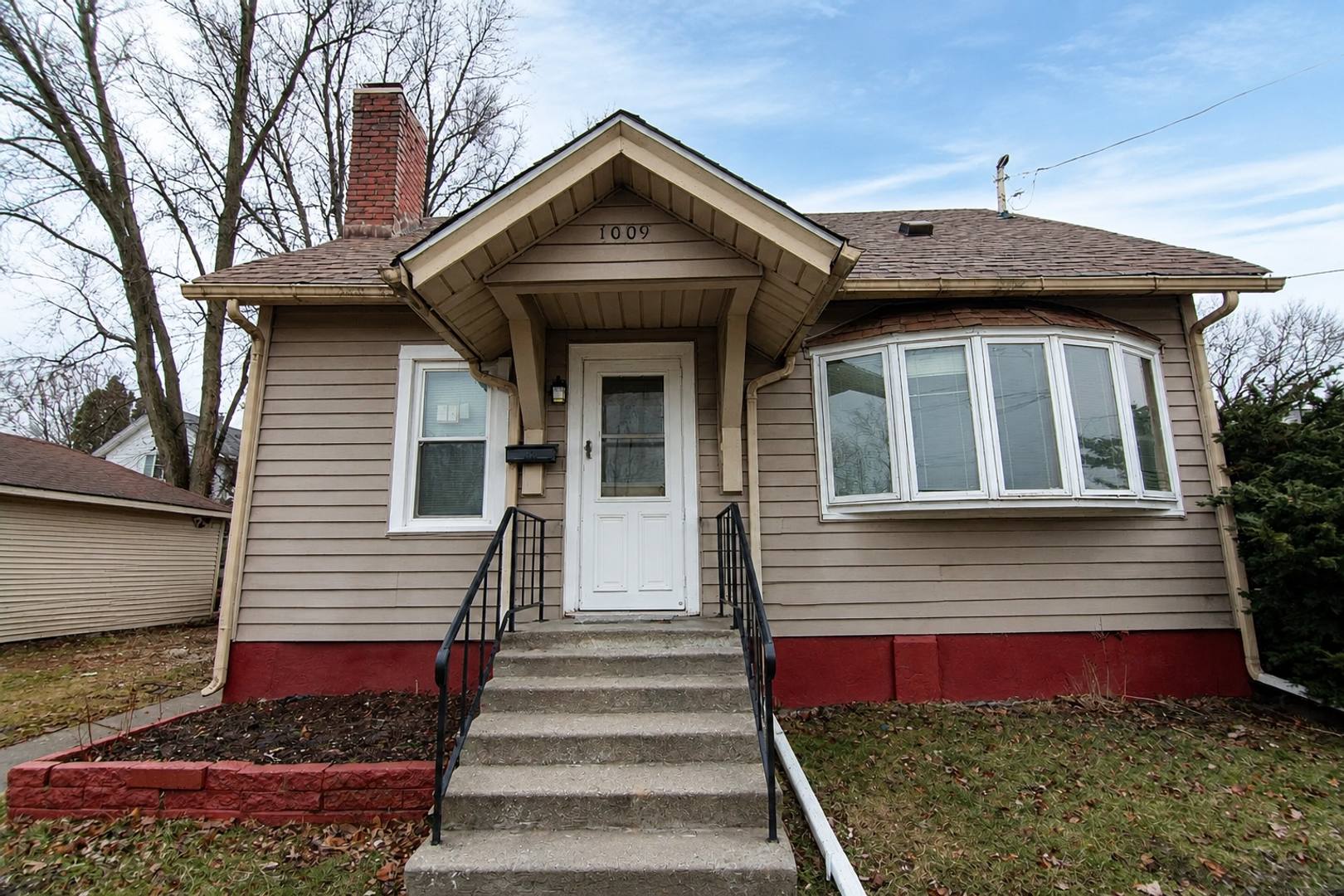 2 Bedroom Home With Fenced Yard in Davenport! – photo 1