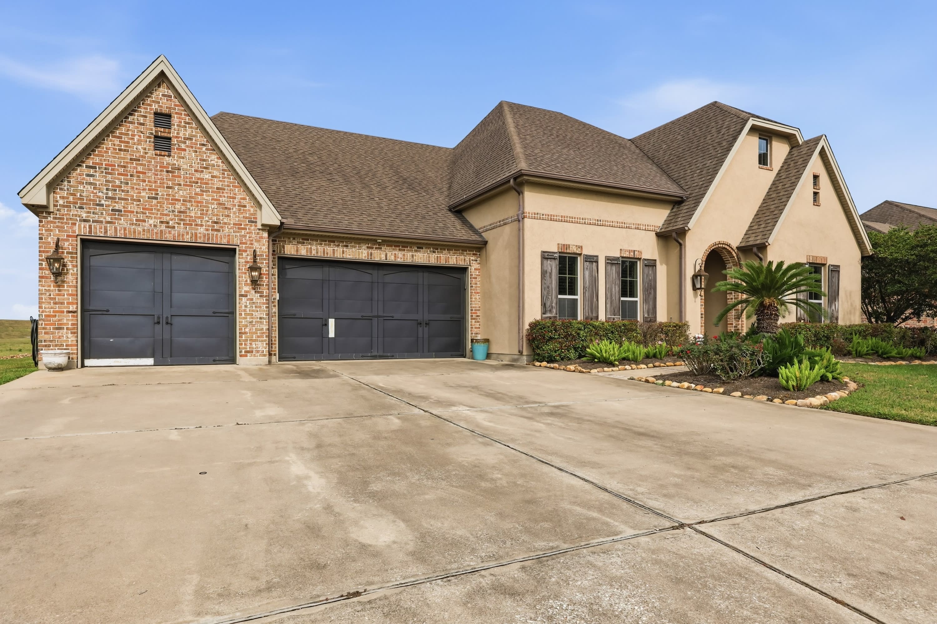 6470 Claybourn Drive – photo 1