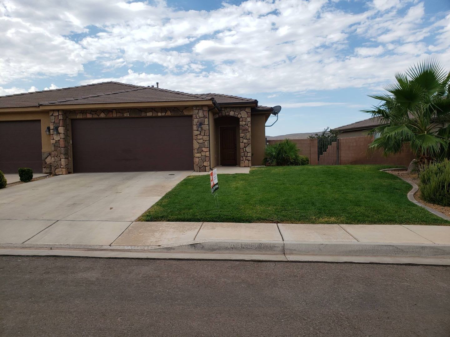Large 3 Bedroom Home-MOVE IN SPECIAL! $300 OFF FIRST FULL MONTH RENT! – photo 1