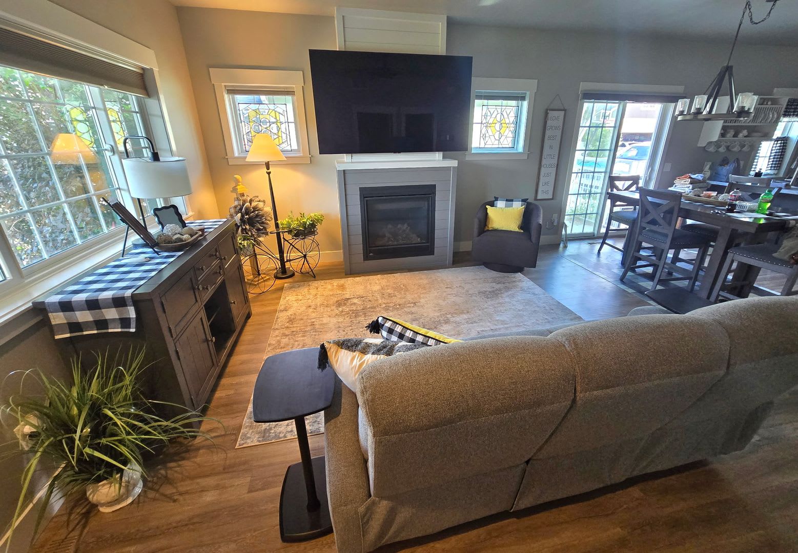 Stunning 2 Bed, 2 Bath Home in Josephine Crossing – photo 1 of 8