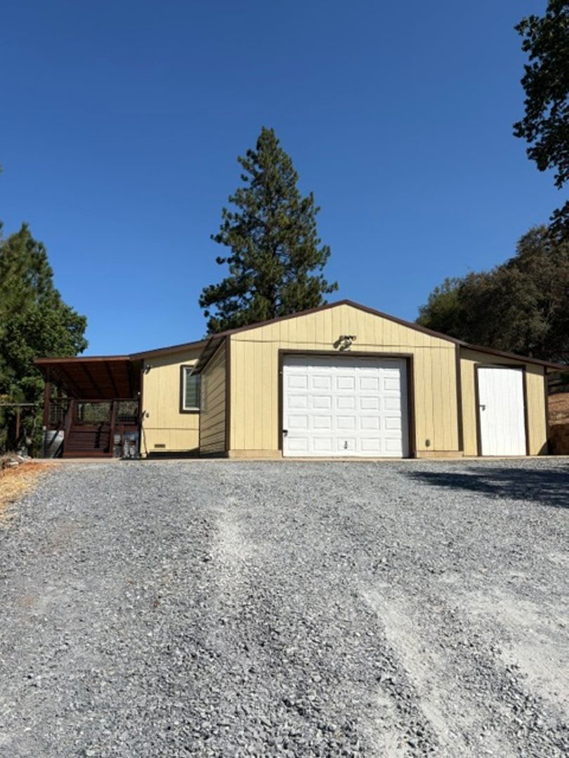 Beautiful 3 Bedroom 2 Bathroom Home in Country Setting – photo 1