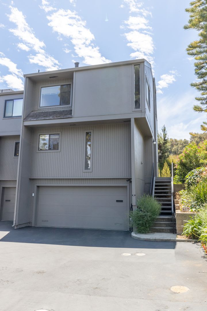 Beautiful End Unit Townhouse – photo 1