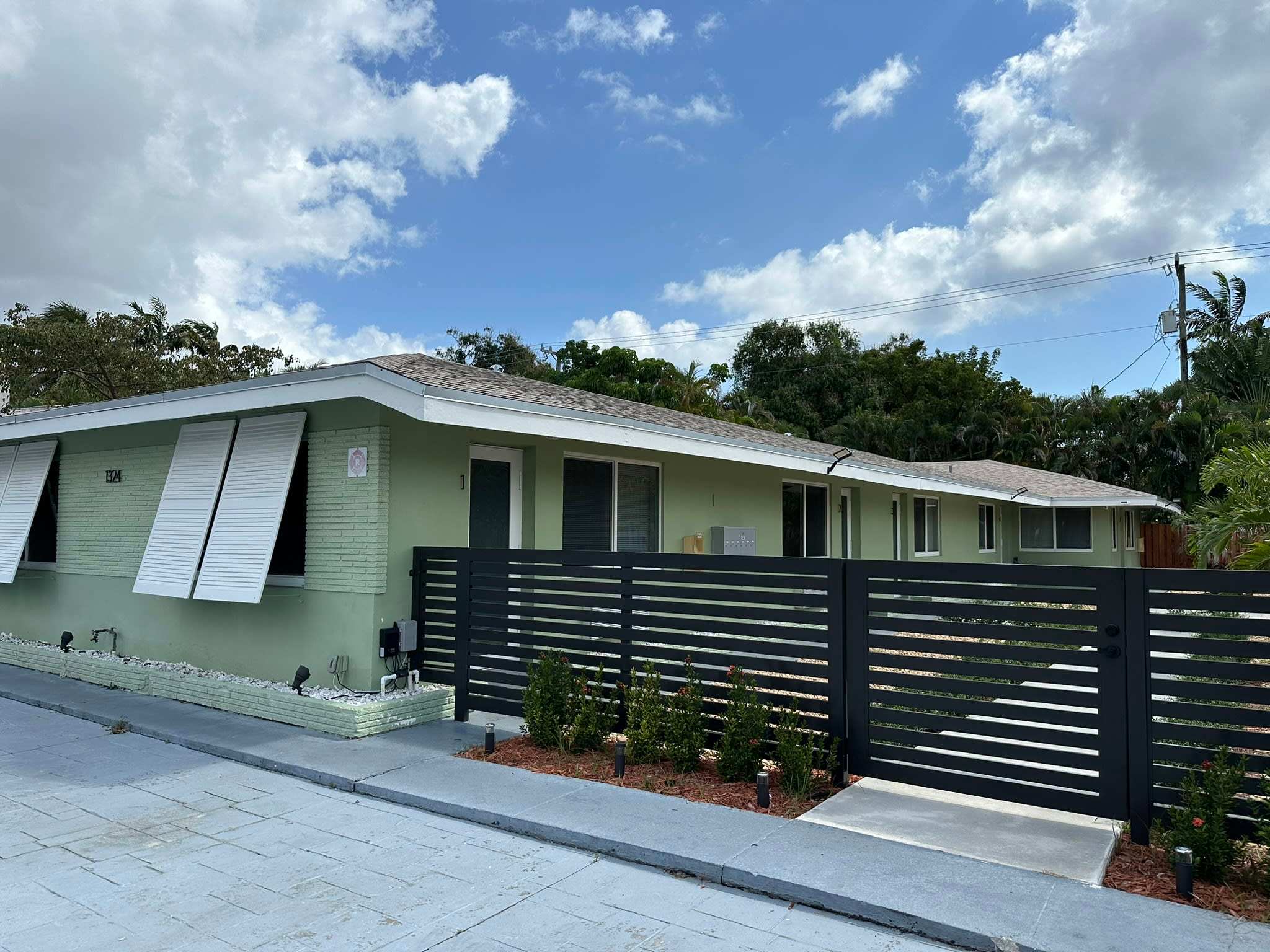 1324 Northeast 16Th Avenue 2 – photo 1