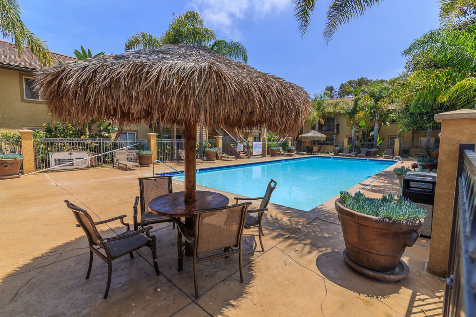 Awesome condo in gated community – photo 1