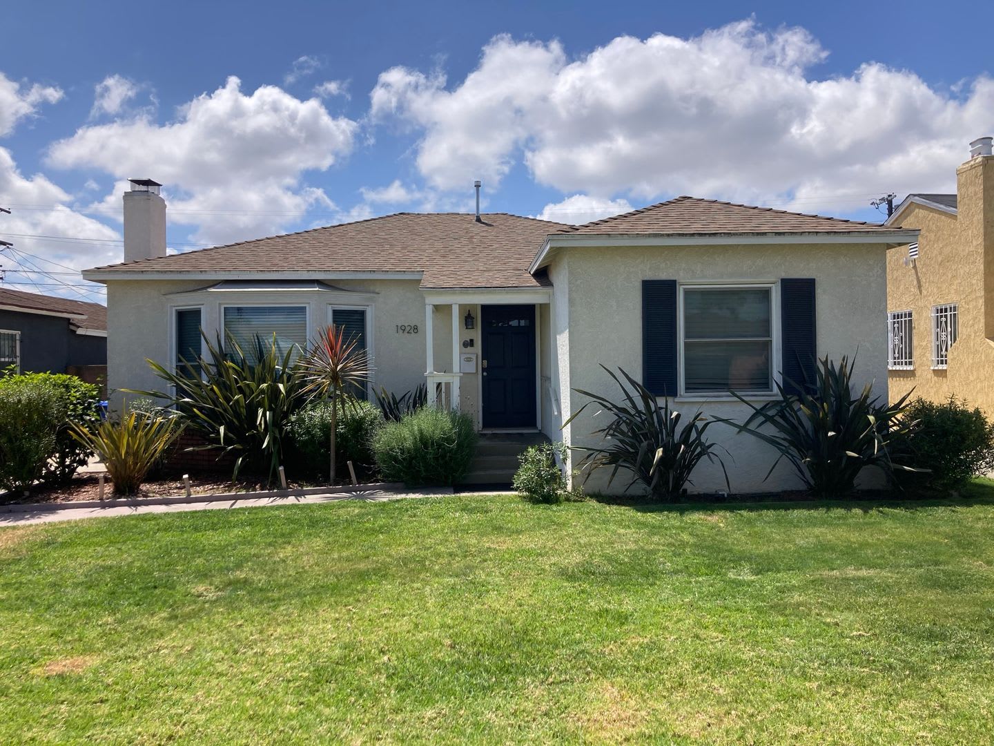 $3,795! Spacious 3-Bedroom, 3-Bathroom Home in Los Angeles! 90047! – photo 1