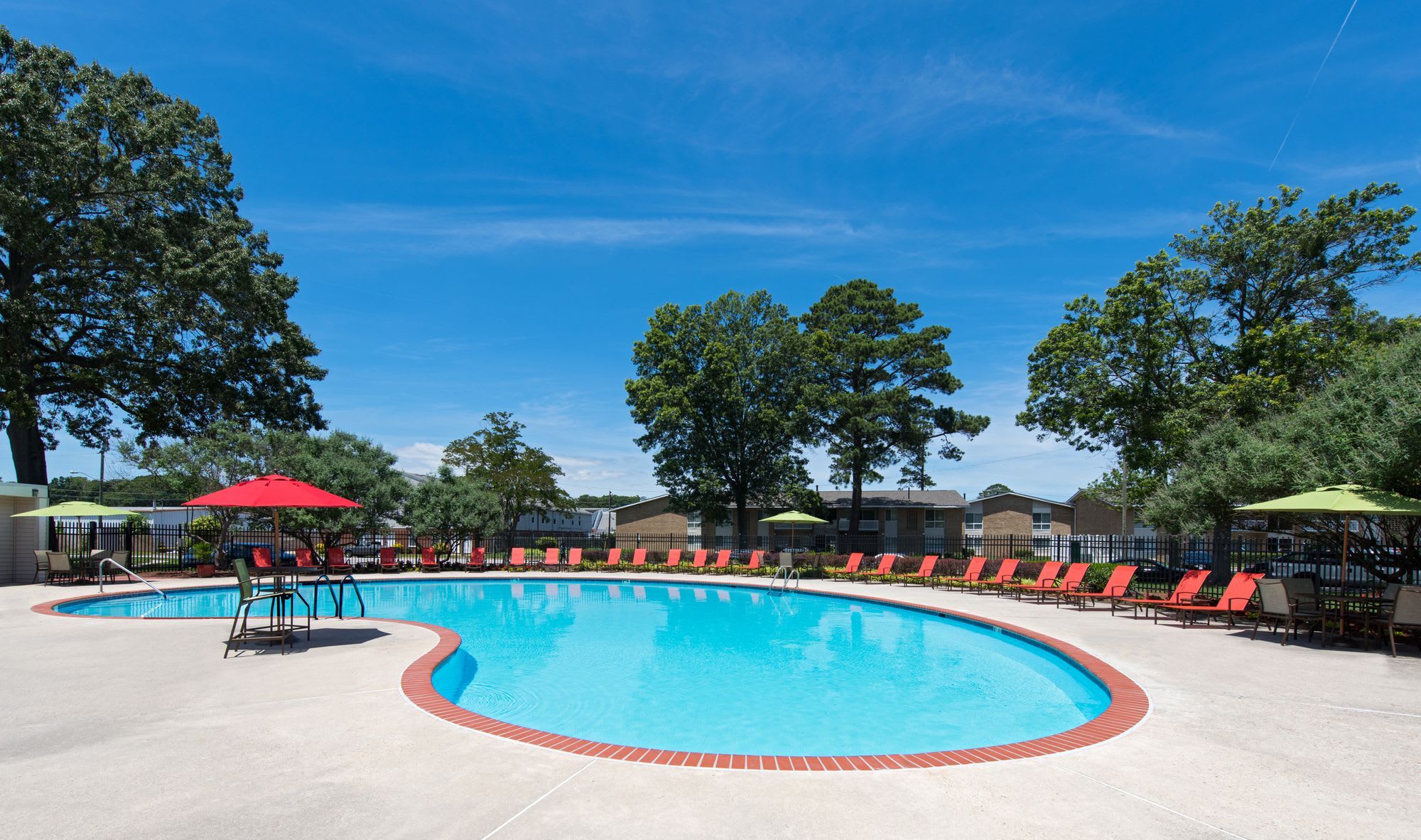 Pinewood Gardens Apartments – photo 1