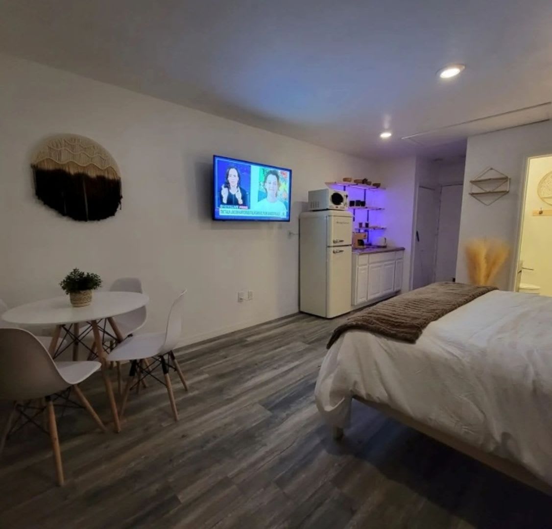 Fully Furnished Studio Near Lake Nona, Airport &amp; Theme Parks – Utilities Included! – photo 1 of 6