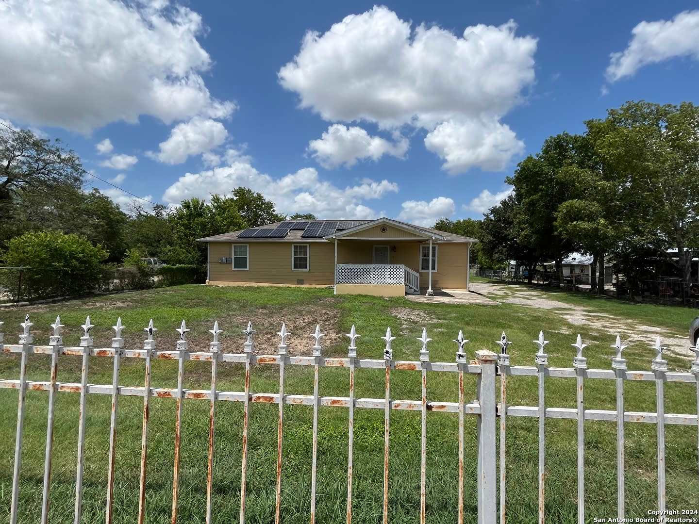 1243 Gillette Boulevard – photo 1