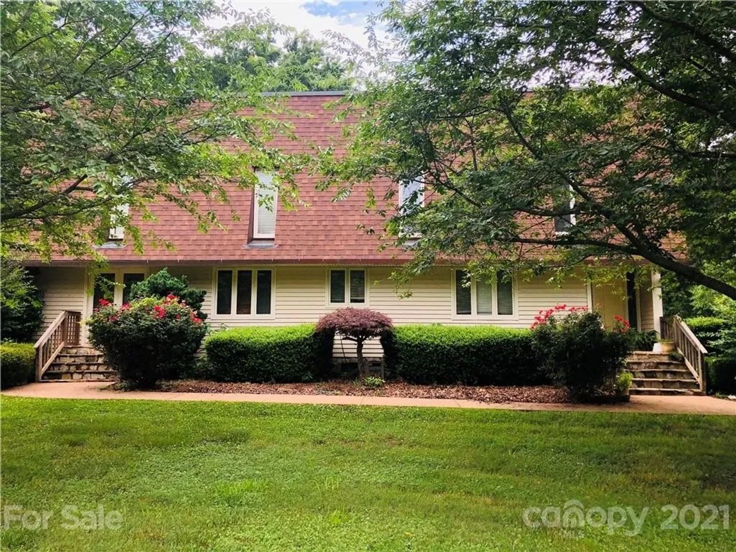 Room In 7 Bedroom Home At Ranson Rd – photo 1 of 285