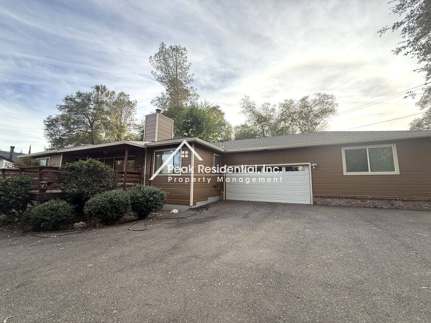 Spacious 3Bd 1 5Ba Auburn Home With 2 Car Garage Bonus Room – photo 1 of 122