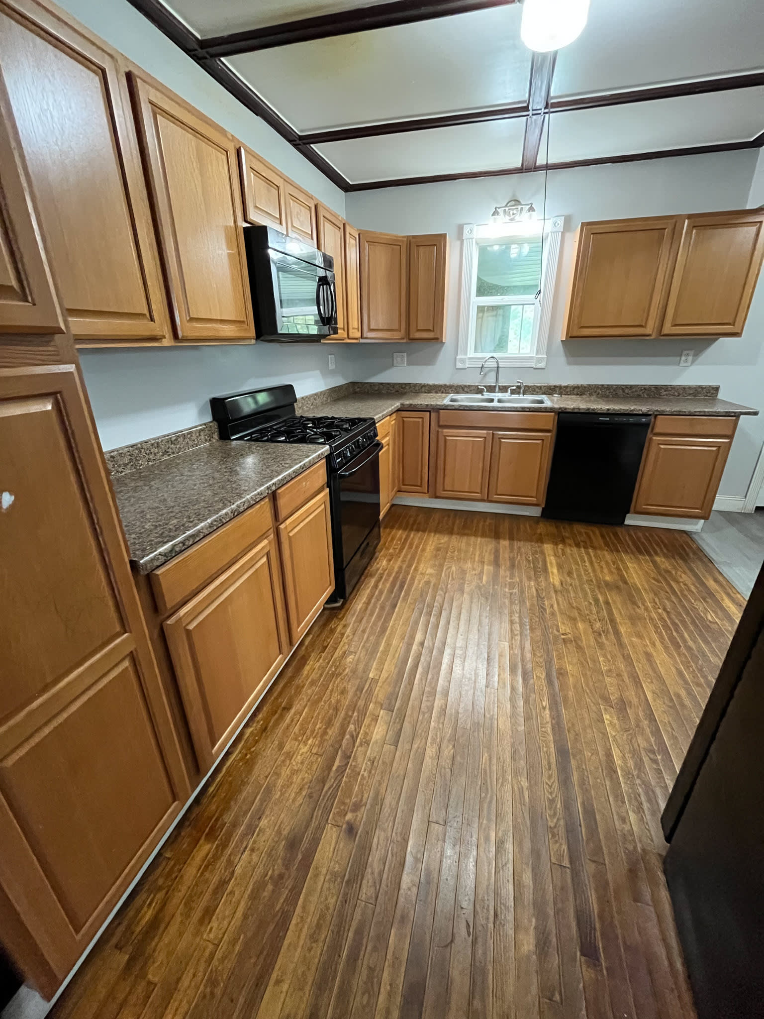 1011 Bronson Street – photo 1 of 16