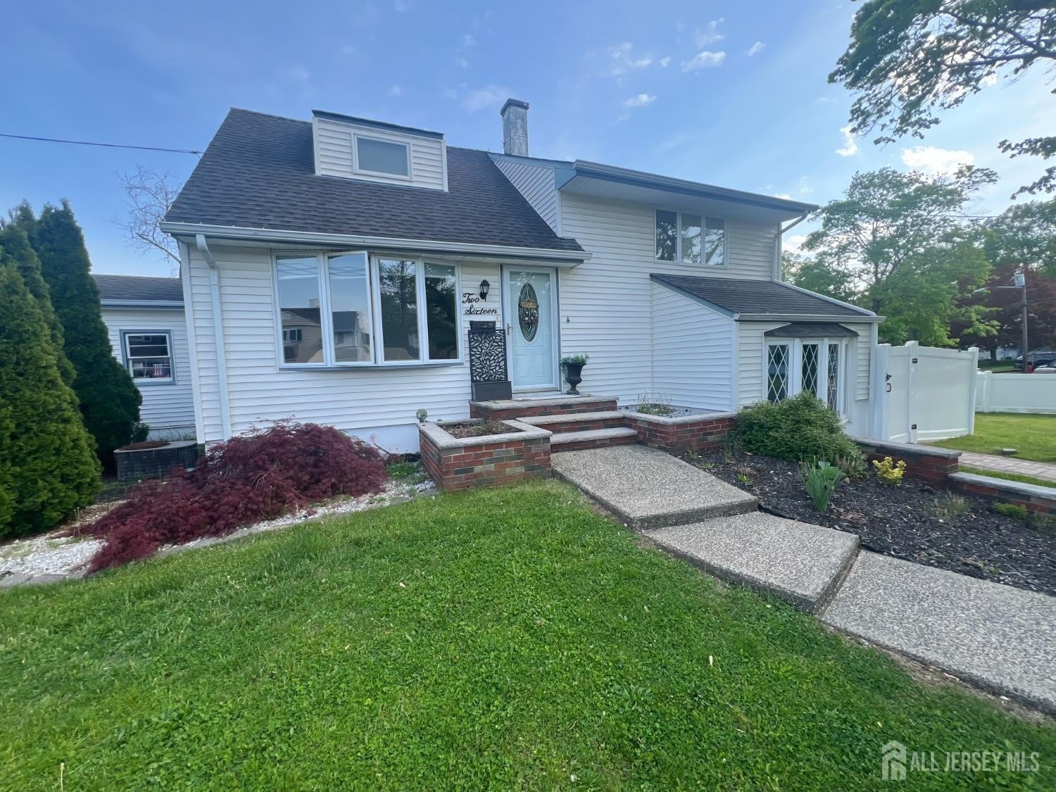 216 N Hill Rd – photo 1 of 62