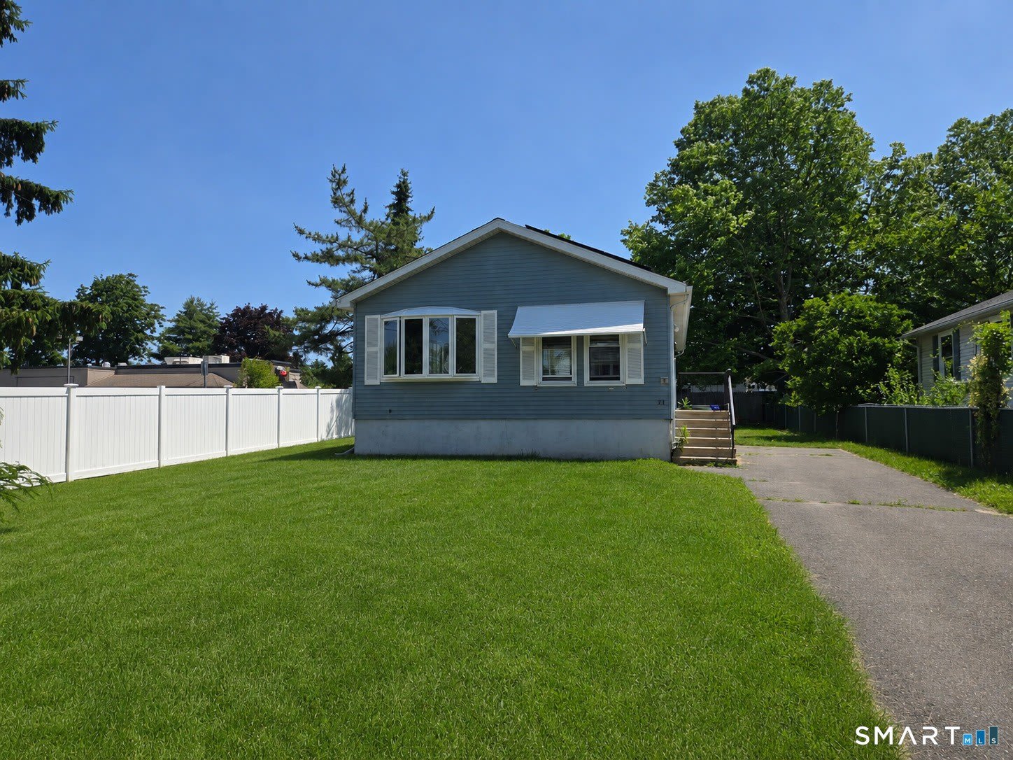 24 Pearl Street – photo 1 of 33