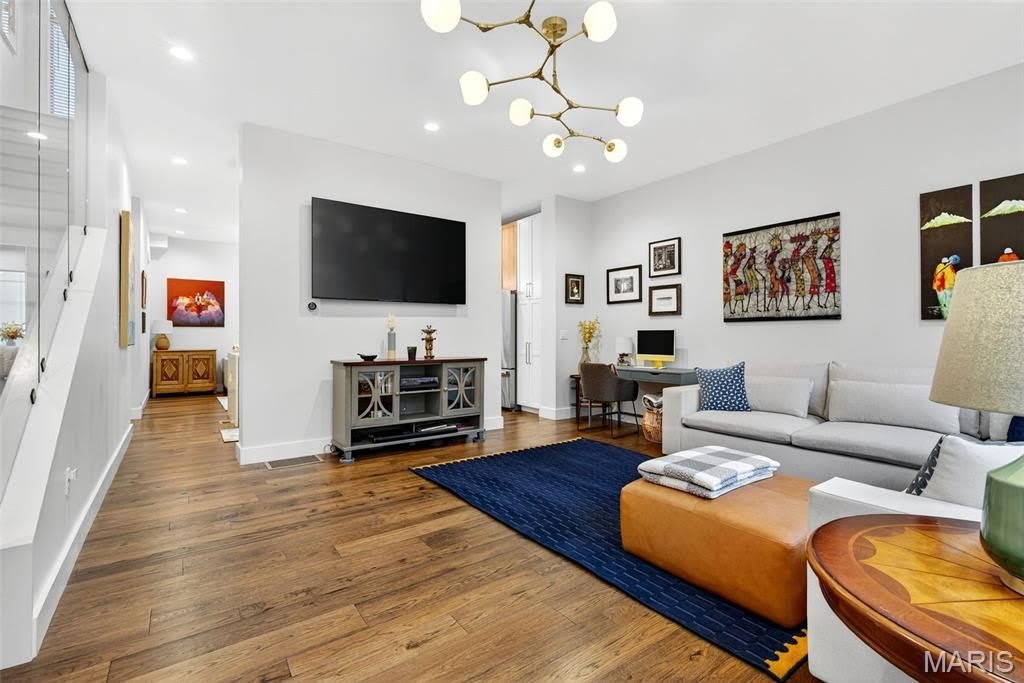 215 N Sarah Street – photo 1