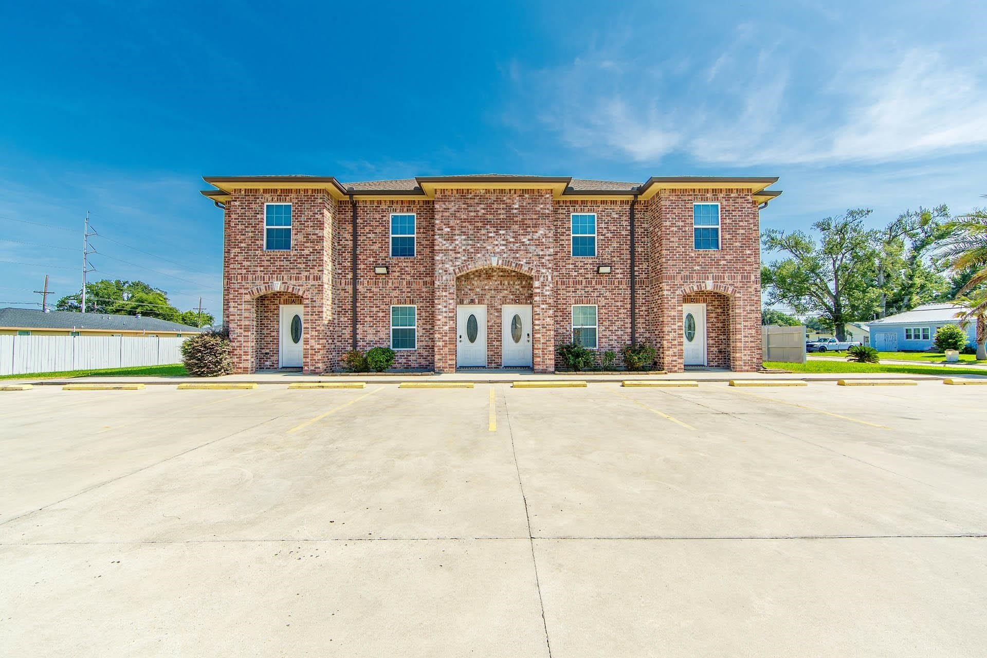 151 Dixie Avenue – photo 1 of 157