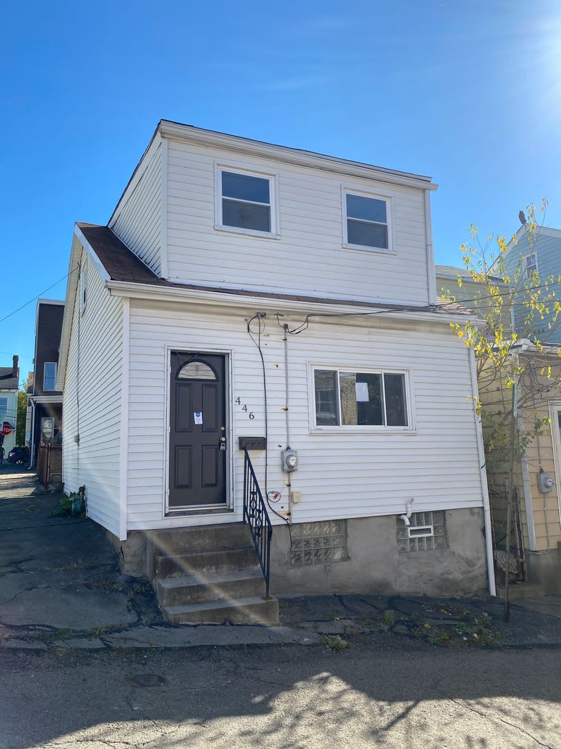 NEWLY RENOVATED 2 BEDROOM IN THE HEART OF BLOOMFIELD! – photo 1