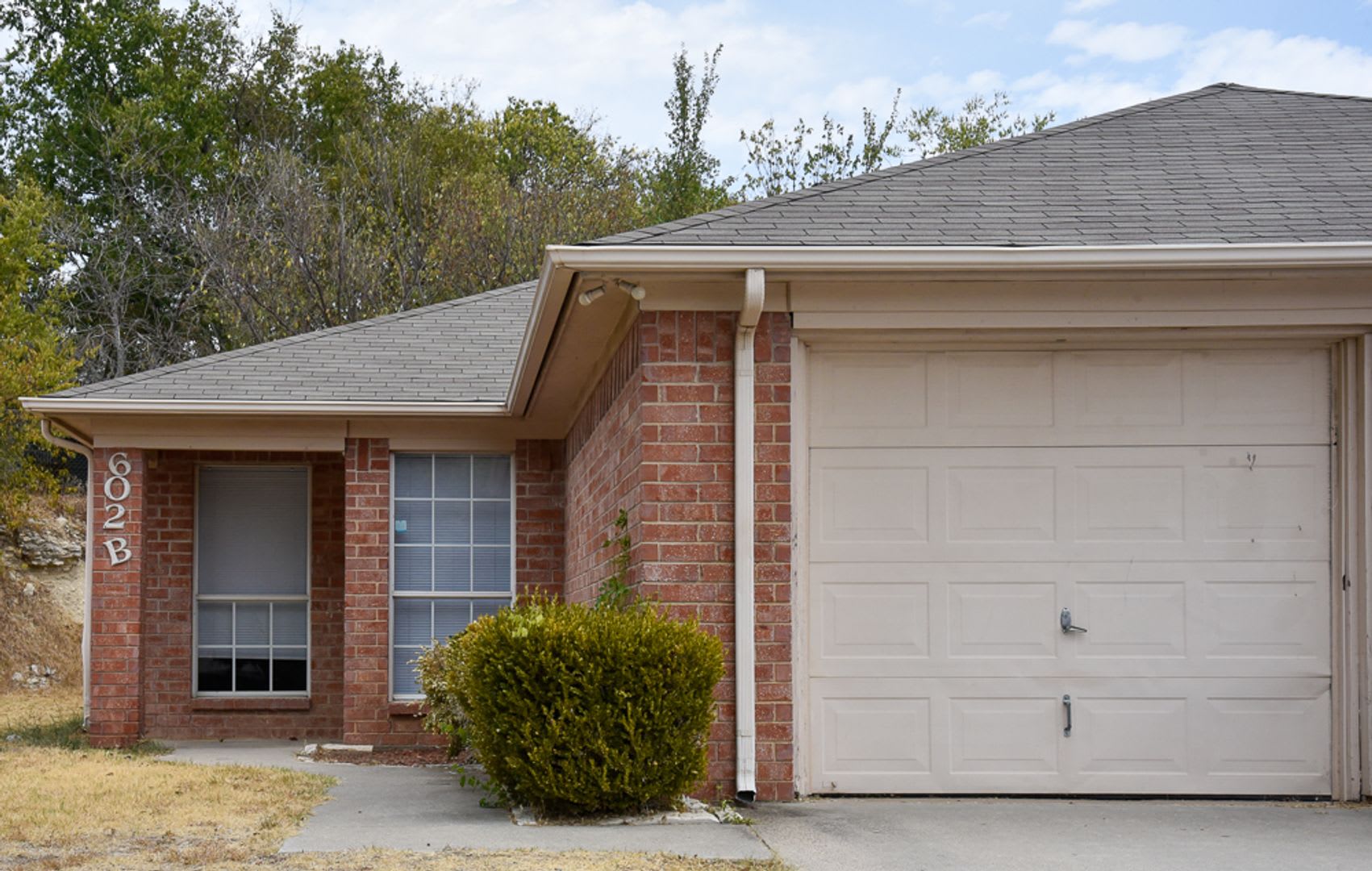 Spacious 3 Bedroom 2 Bath duplex Decatur TX – photo 1 of 15