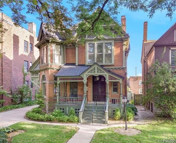 669 W Canfield Street – photo 1 of 12