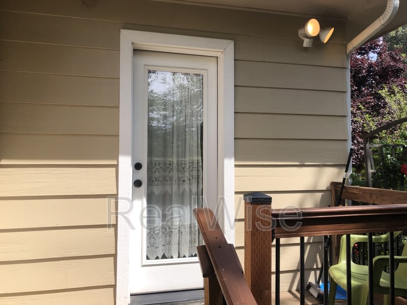 602 Schroeder Ln – photo 1 of 19