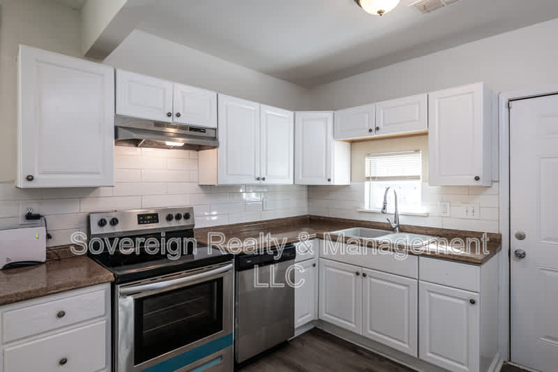 404 Paines Ave NW – photo 1
