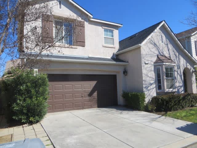 Clovis Gated 2-Story Home, 2BR/3BA, Built 2005 – 2x Primary Suites – photo 1