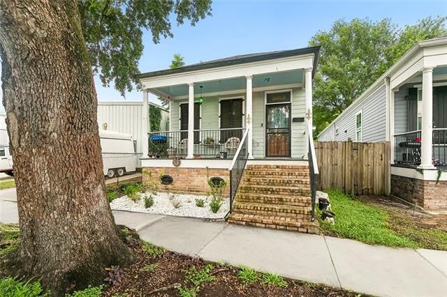 2053 JACKSON Avenue – photo 1