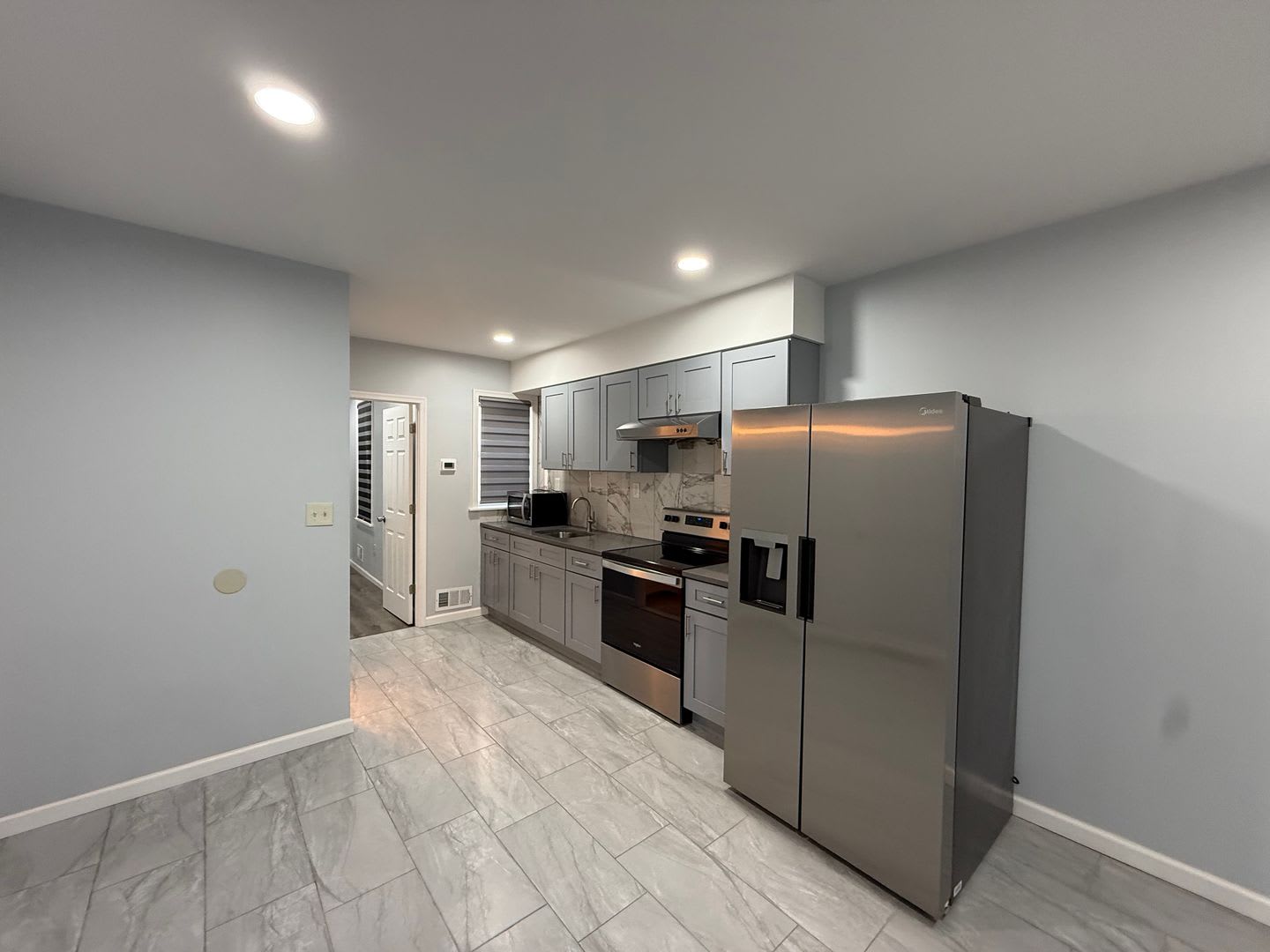Newly Renovated Bi-Level One Bedroom – photo 1