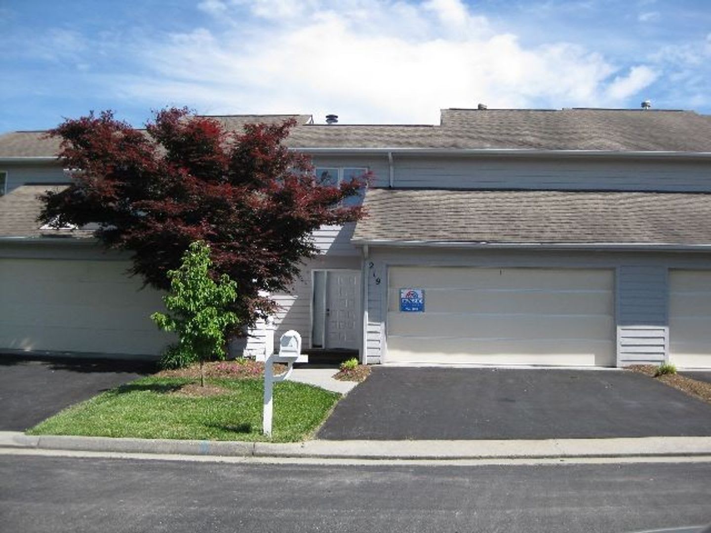 2 Bedroom 2 5 Bath Townhouse With 2 Car Garage – photo 1 of 433
