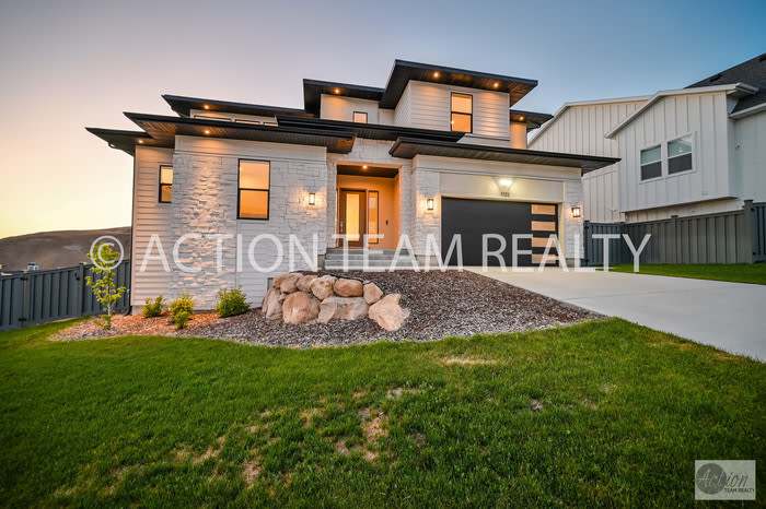 1722 Oakridge Drive – photo 1