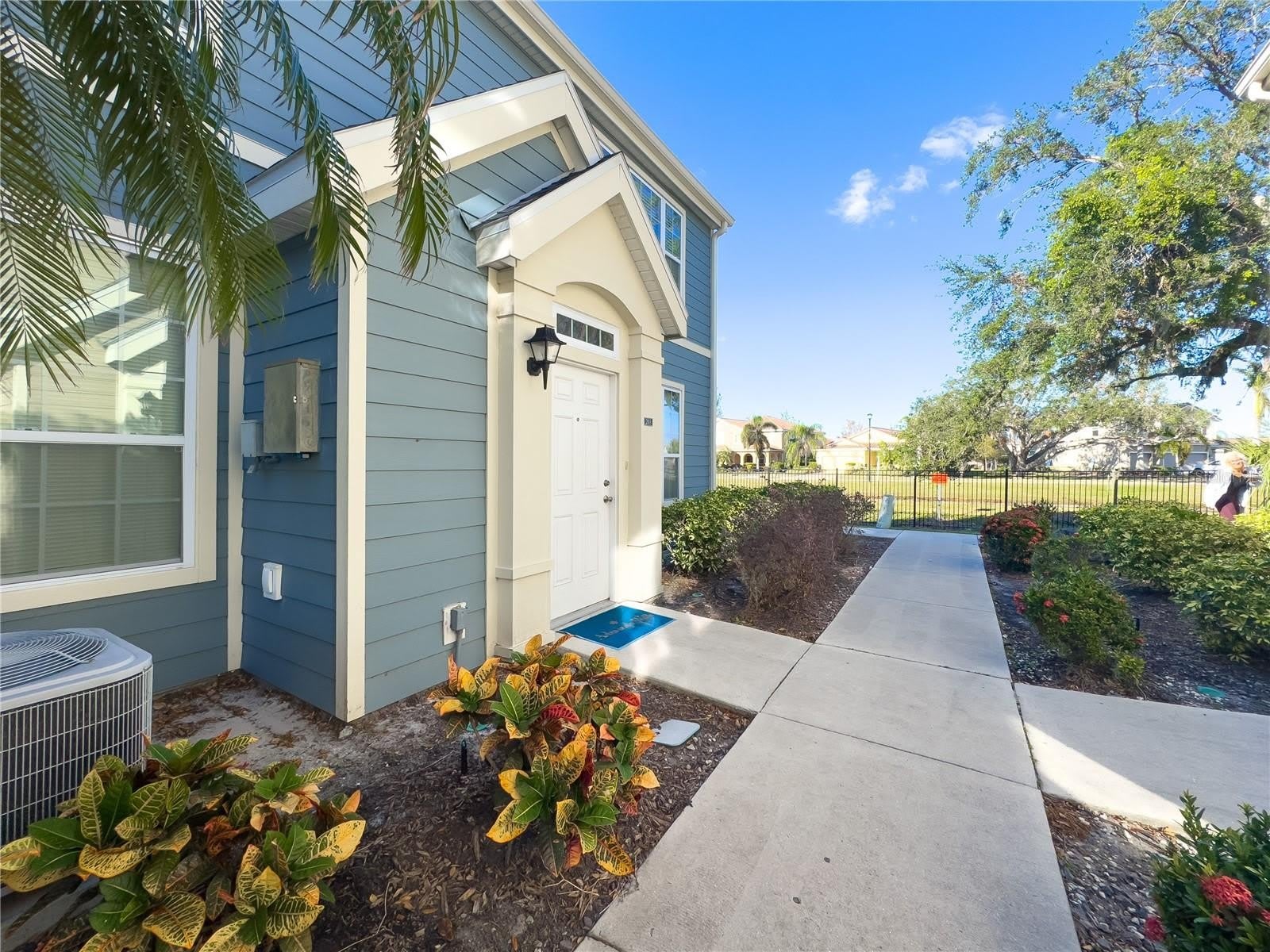 5521 ROSEHILL Road – photo 1