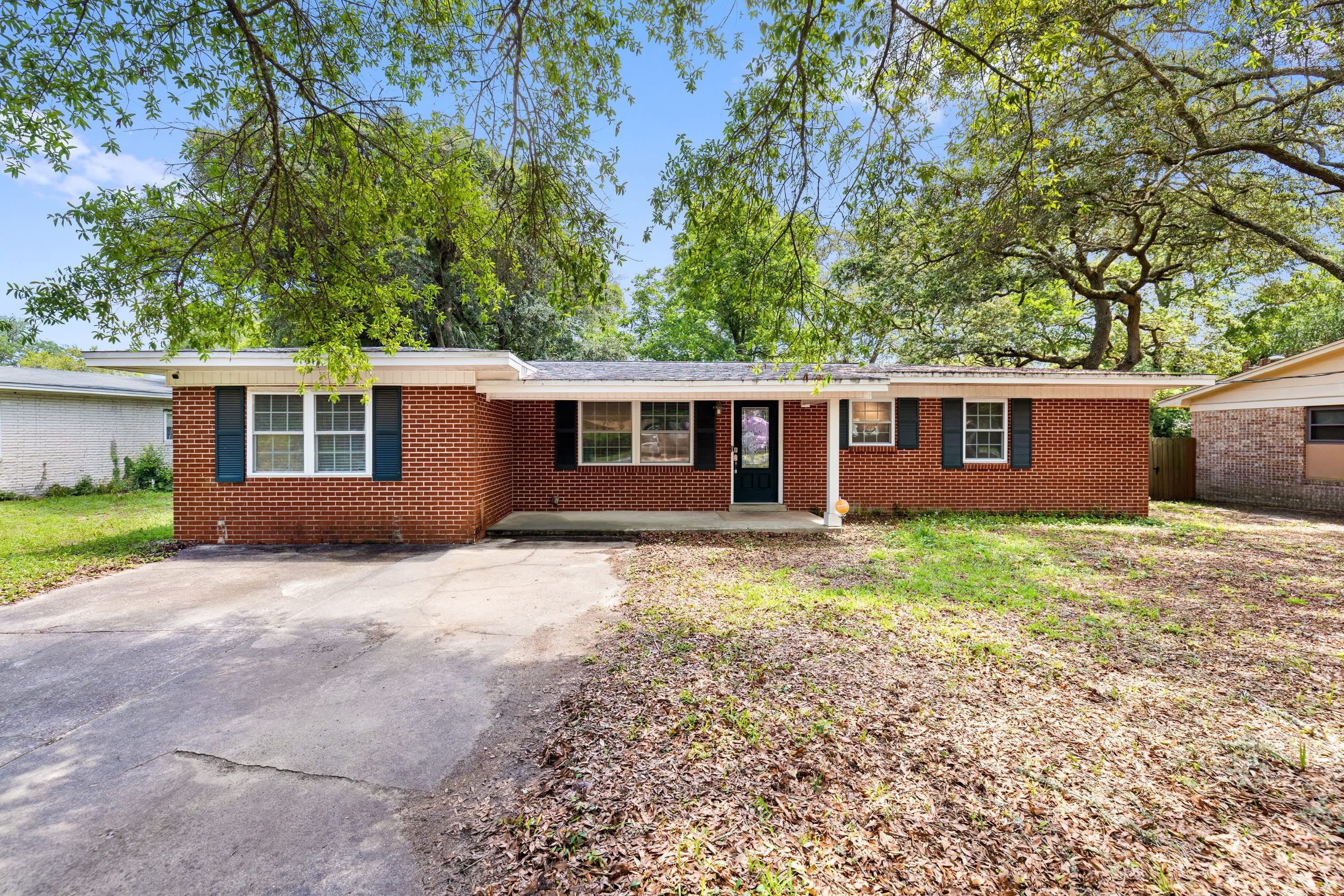 328 Plymouth Avenue – photo 1