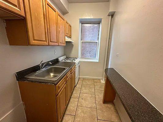 1279 Morris Avenue – photo 1