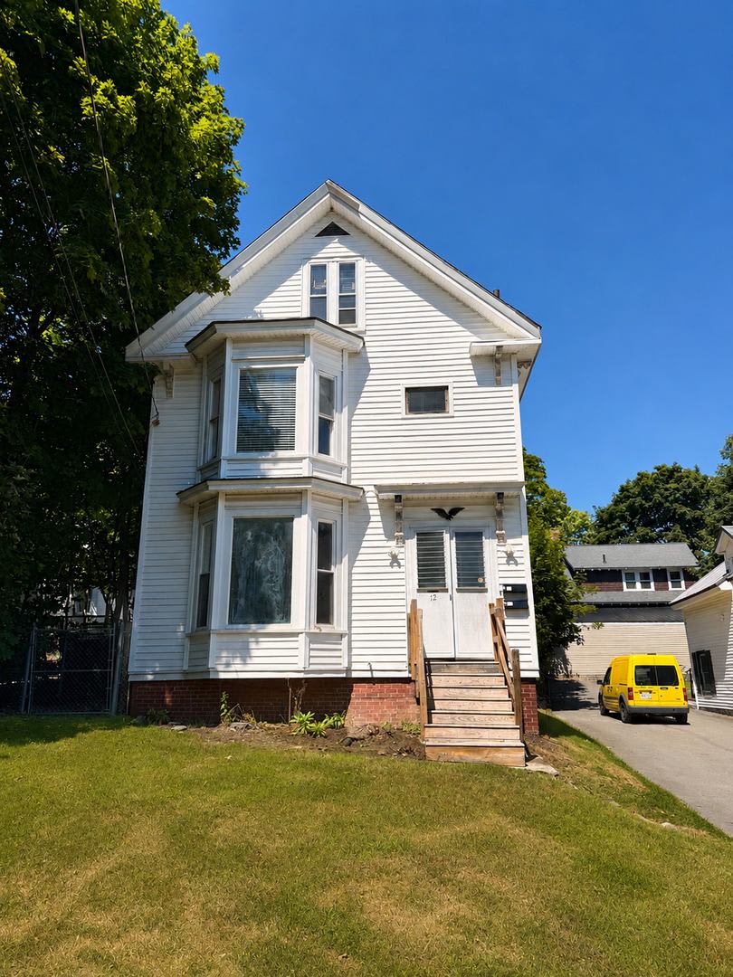 12 Autumn Street – photo 1 of 14