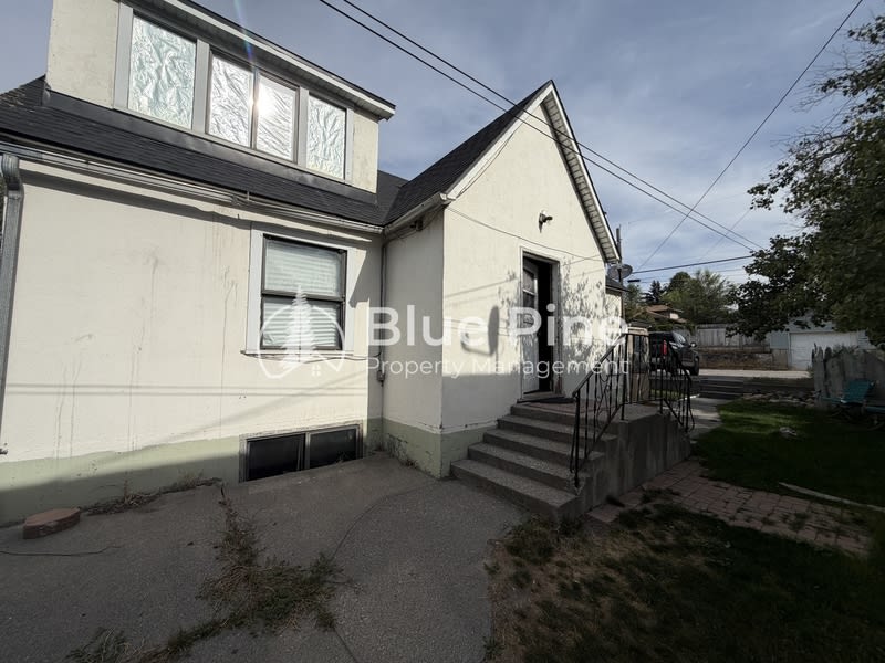 458 H Street – photo 1 of 4