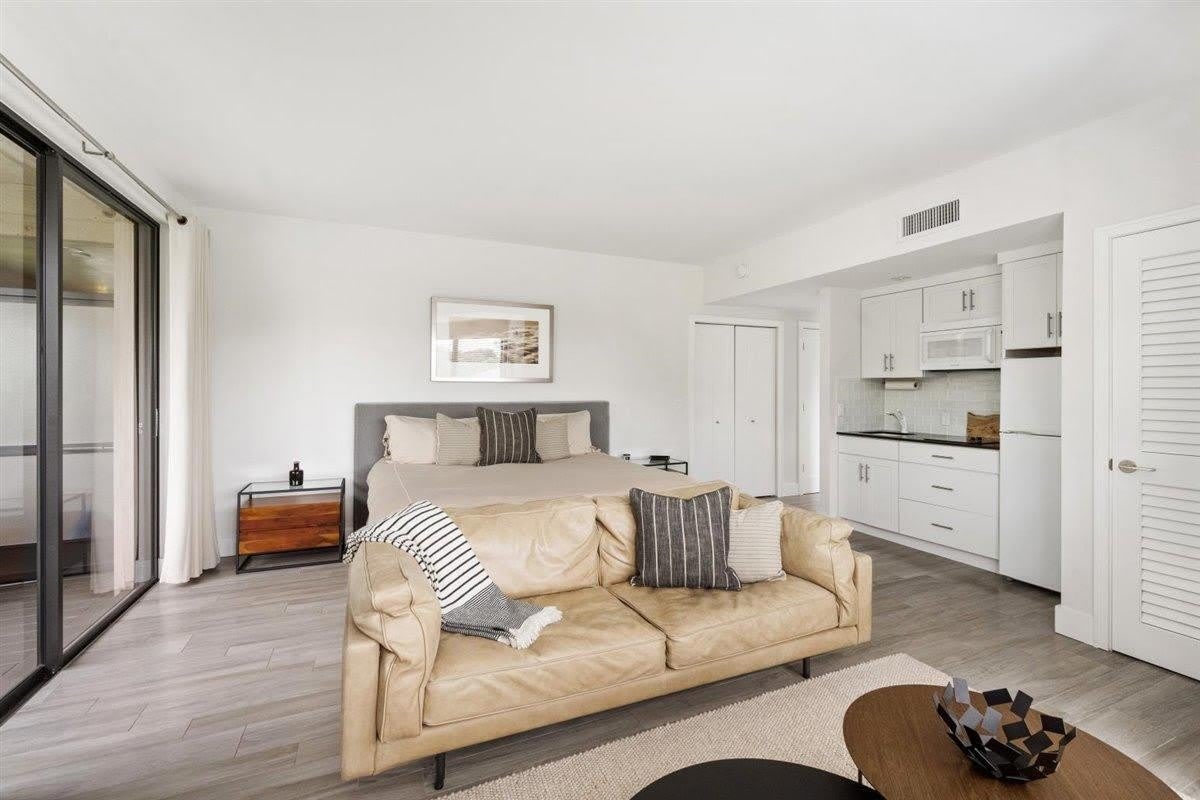 11818 Pebblewood Drive – photo 1