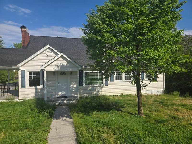 4094 University Drive – photo 1 of 16