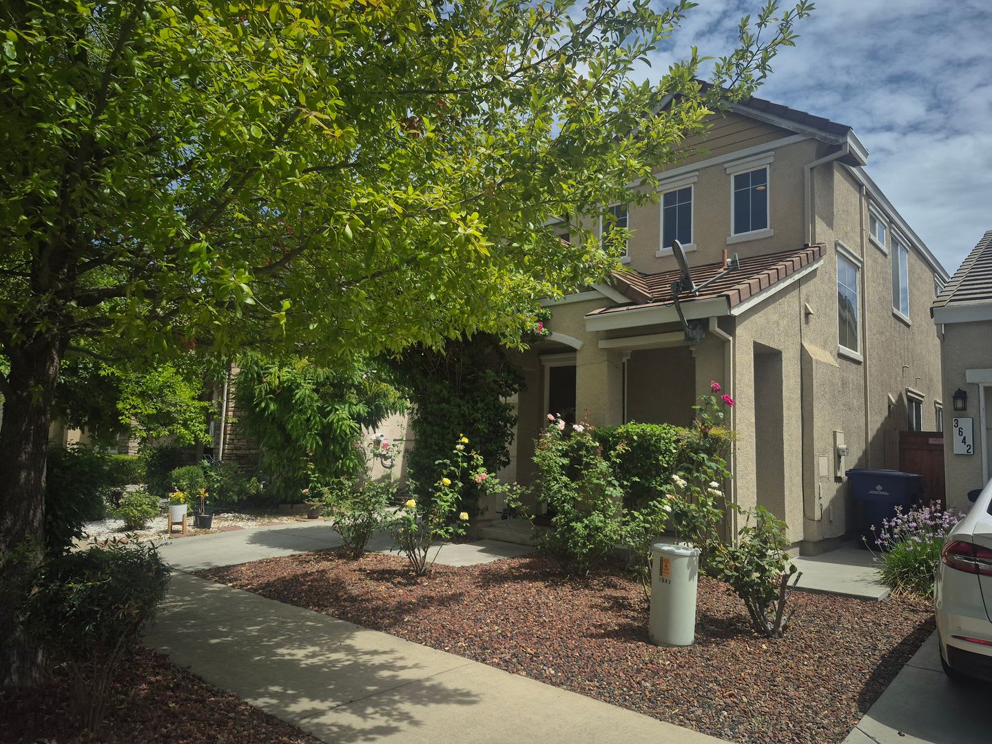 Adorable 3 bedroom 2.5 bath home – photo 1