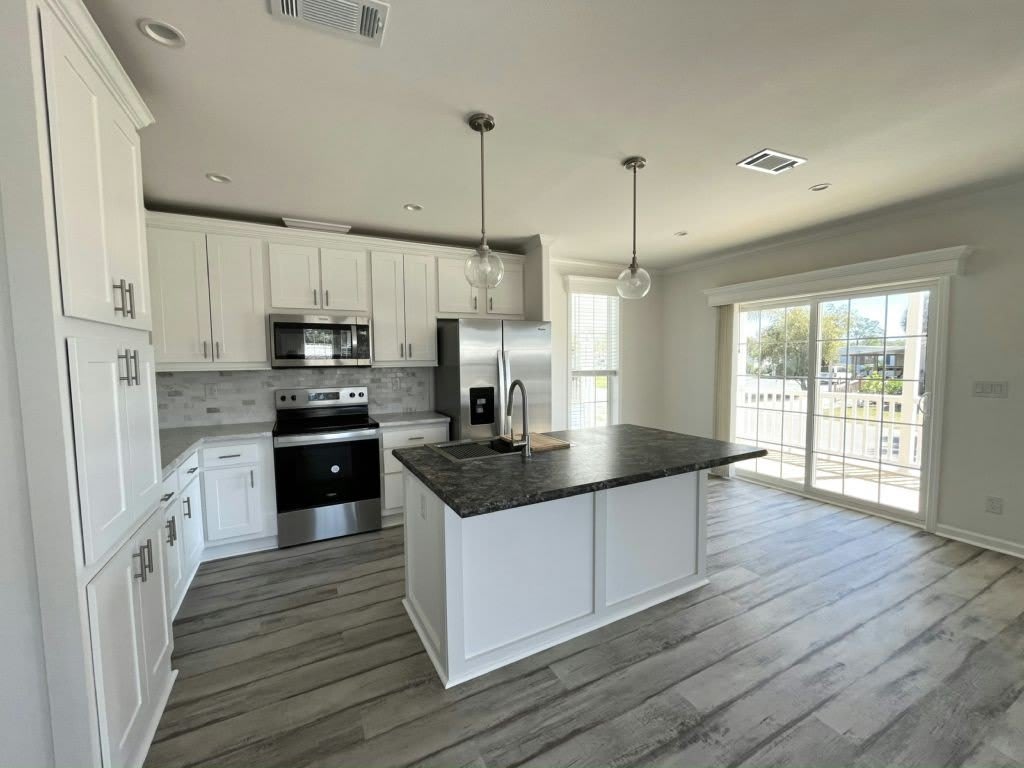 115 N Lake Drive – photo 1 of 21