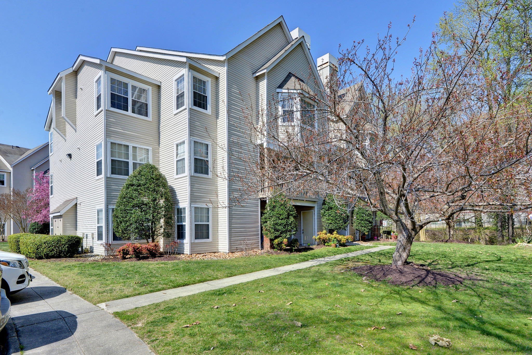109 Stratford Dr Unit#K – photo 1 of 24