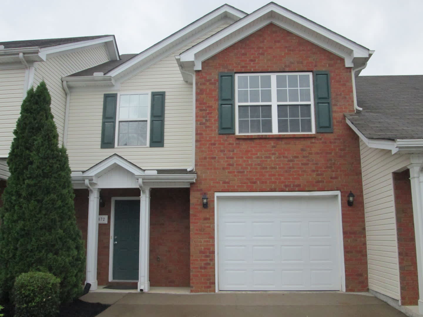 Beautifully Renovated Townhouse In The Blackman Area – photo 1