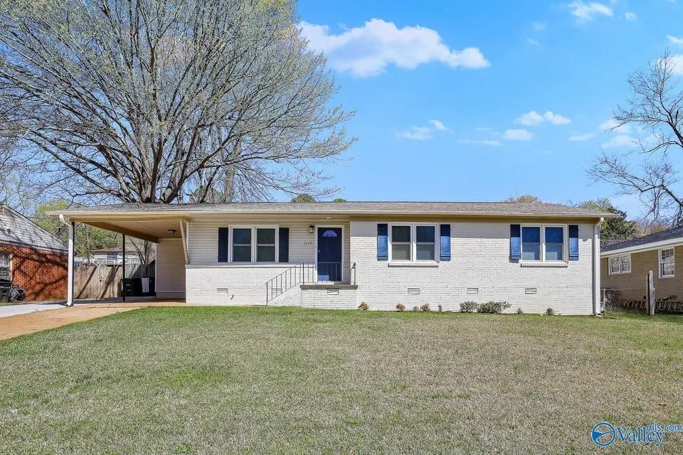 2220 Viscount Drive Northwest – photo 1