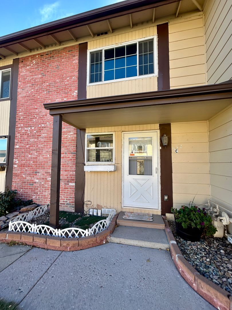 Beautiful two-story townhome in Denver! Low Maintenance! – photo 1 of 19
